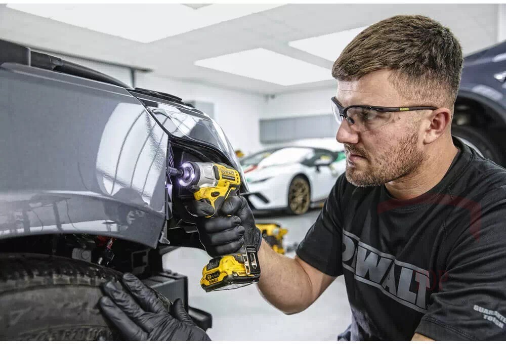 Шурупокрут ударний акумуляторний DeWALT 12V XR Li-Ion (DCF801N) - Фото №3