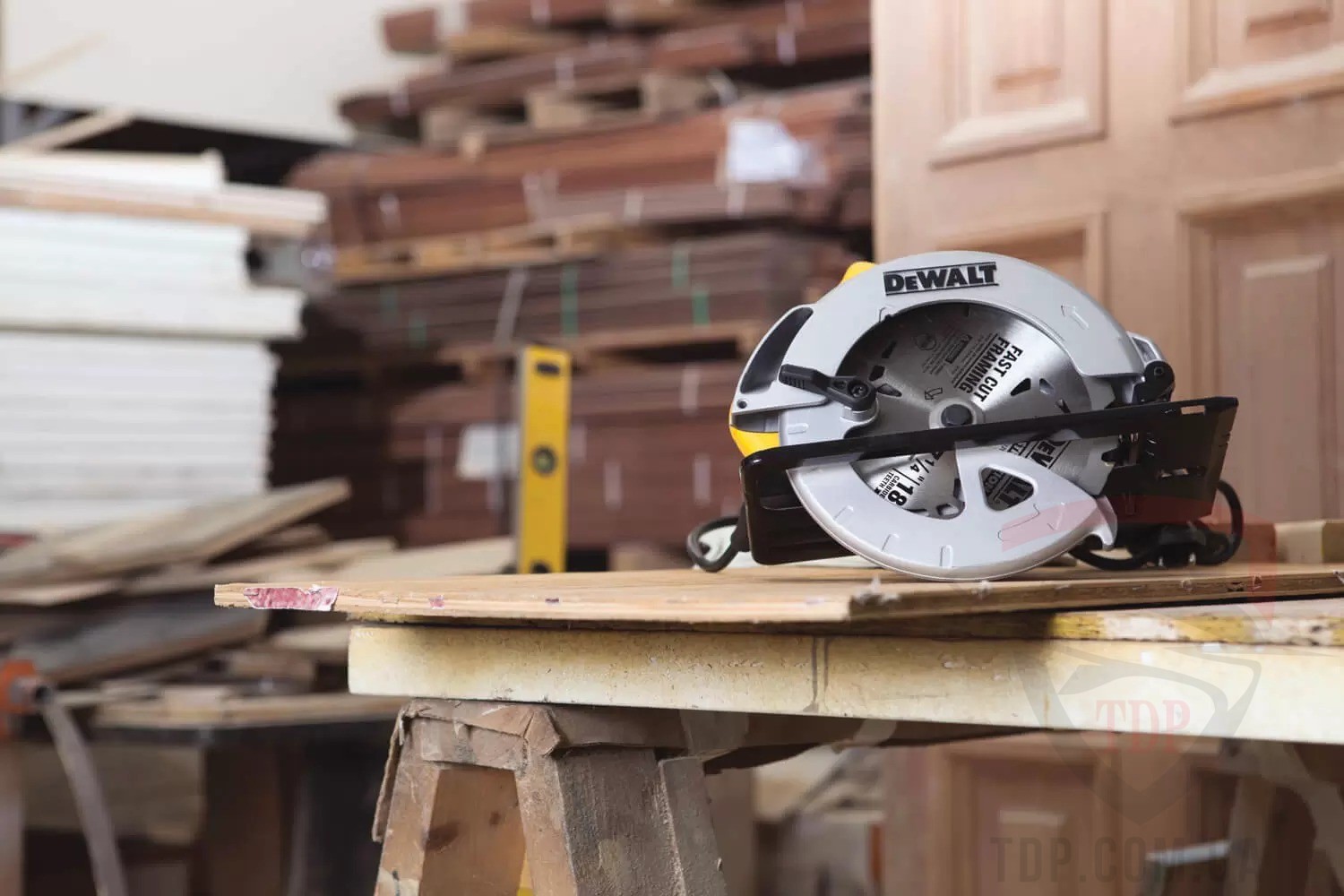 Пила циркулярна DeWALT DWE560 - Фото №3