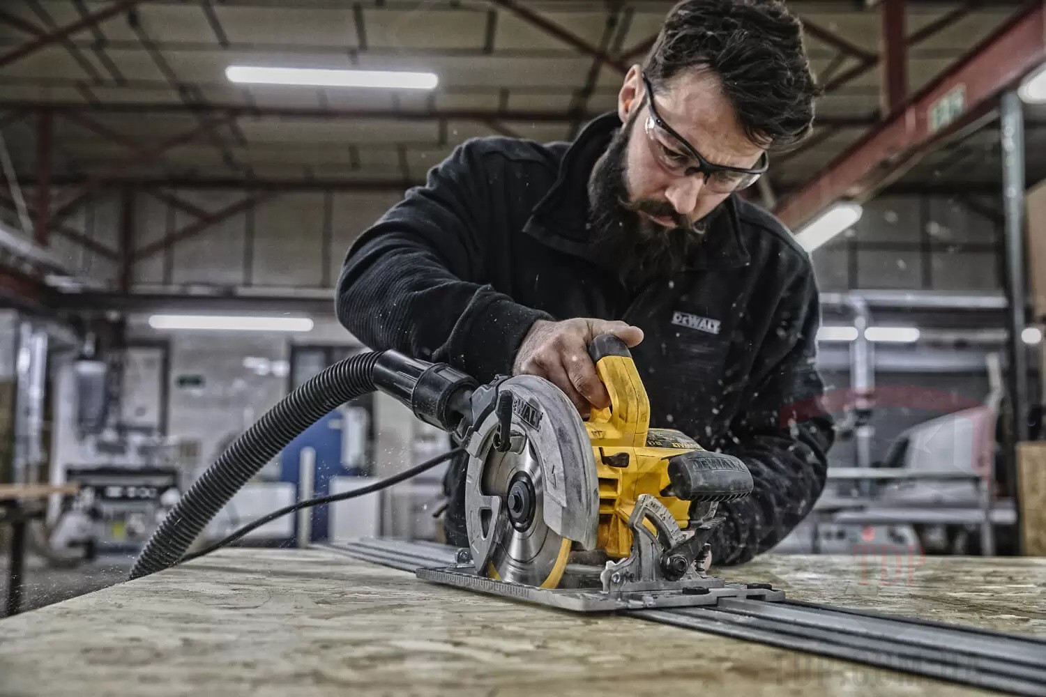 Пила циркулярна DeWALT 1600Вт (DWE576K) - Фото №2