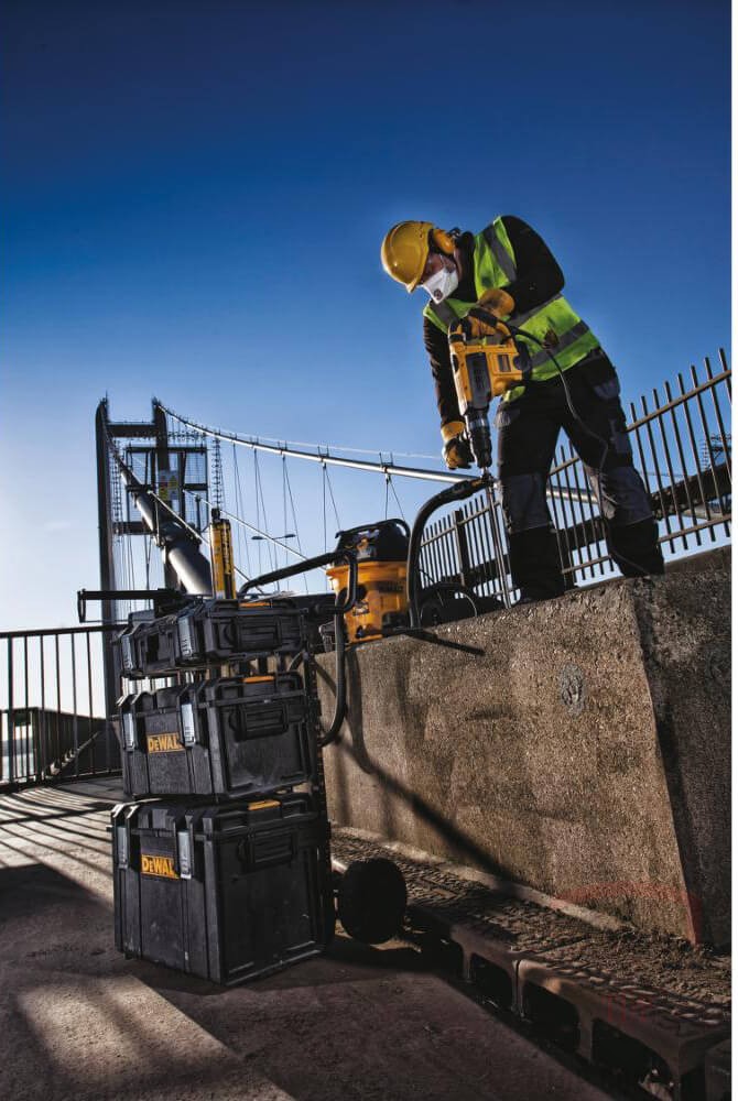 Бурильно ударная оснастка Бур с полым стволом DeWALT 16x600 мм SDS-MAX (DT60230)