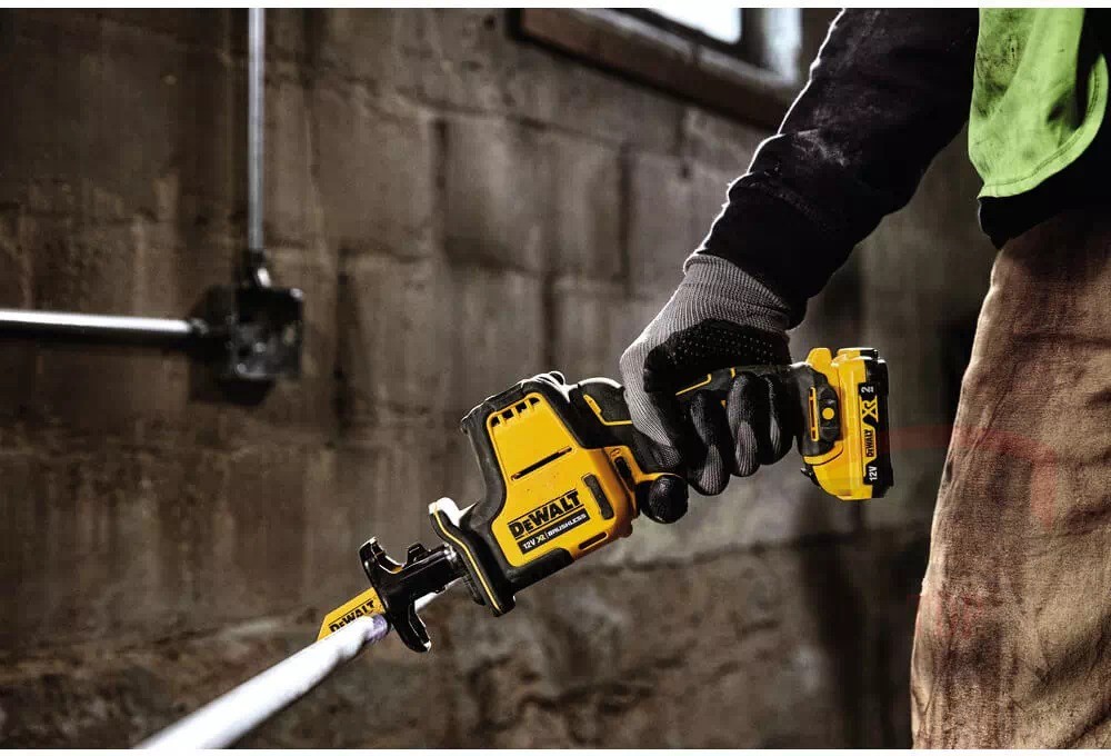 Пила шабельна акумуляторна DeWALT 10.8/12В XR Li-lon (DCS312D2) - Фото №3
