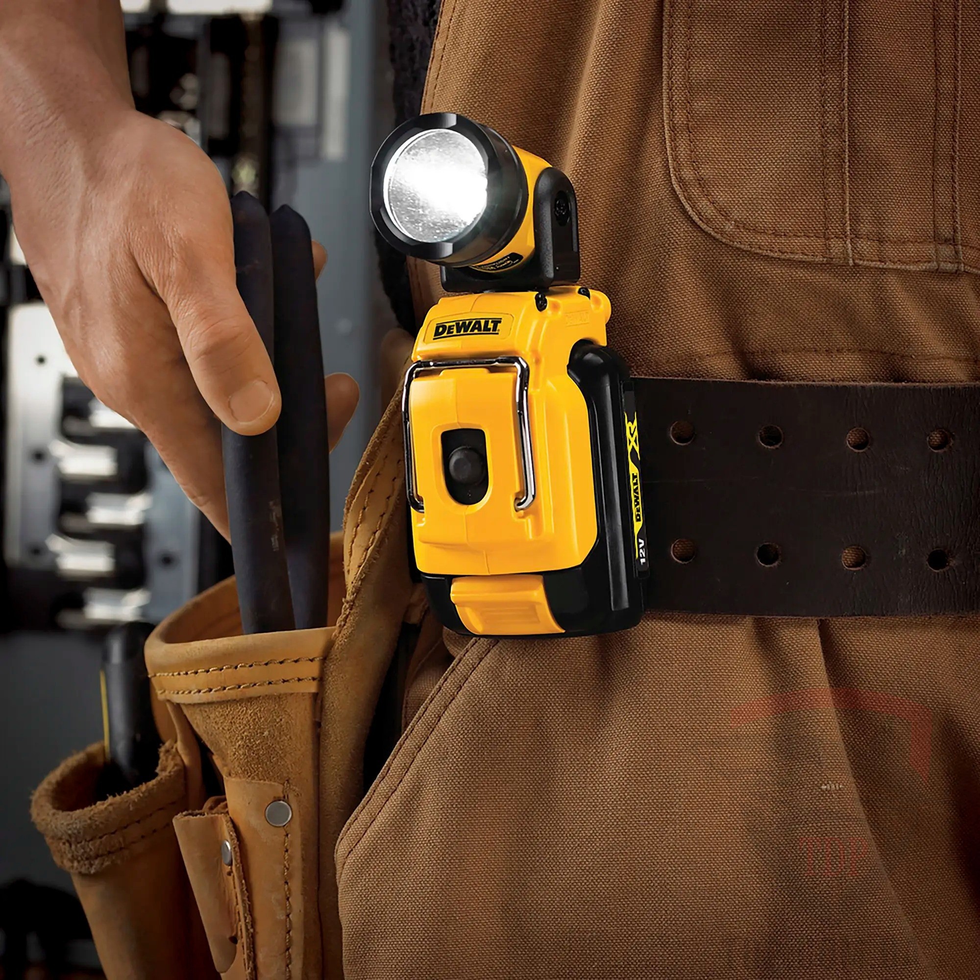 Ліхтар акумуляторний DeWALT Li-Ion 10.8В (DCL510N) - Фото №3